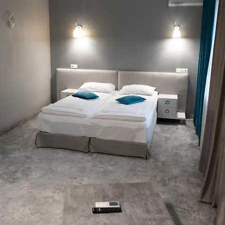 River Stone Otel *
