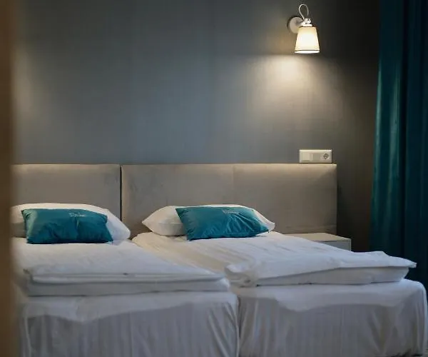 River Stone Otel *